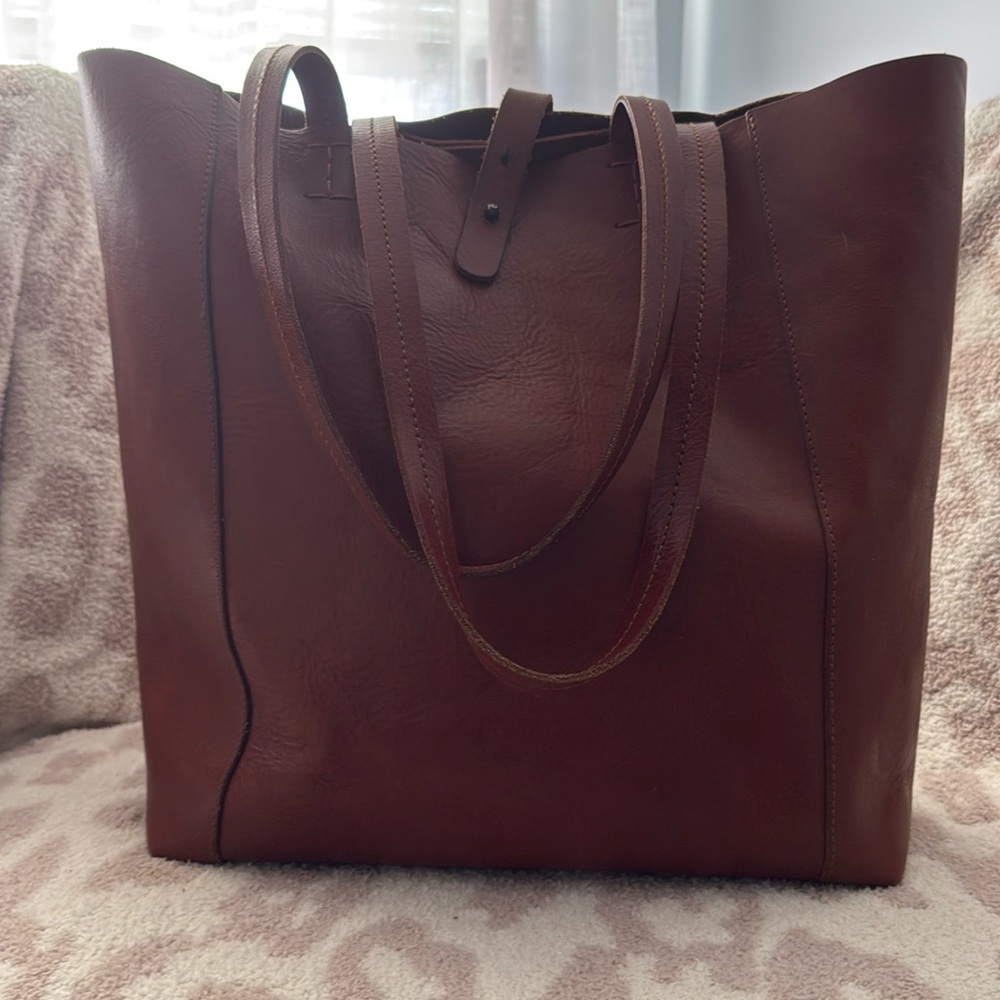 Lucky Brand tote. Excellent condition.